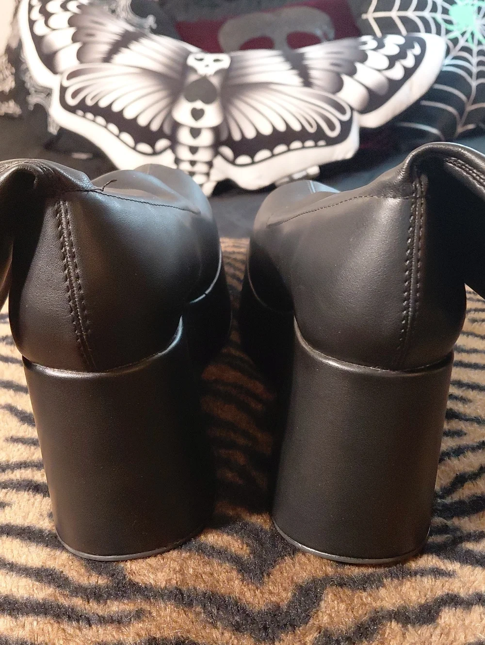 SODA size 11 Black Wedge Plateform Ankle Boots - Easy Pull On Euc